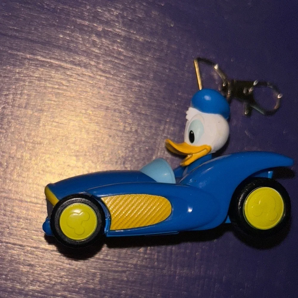 Blue Donald Duck Cartoon Car Keychain Toy